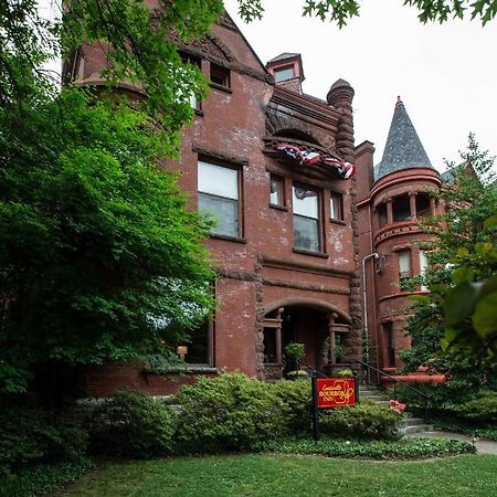 Louisville Bourbon Inn Bagian luar foto
