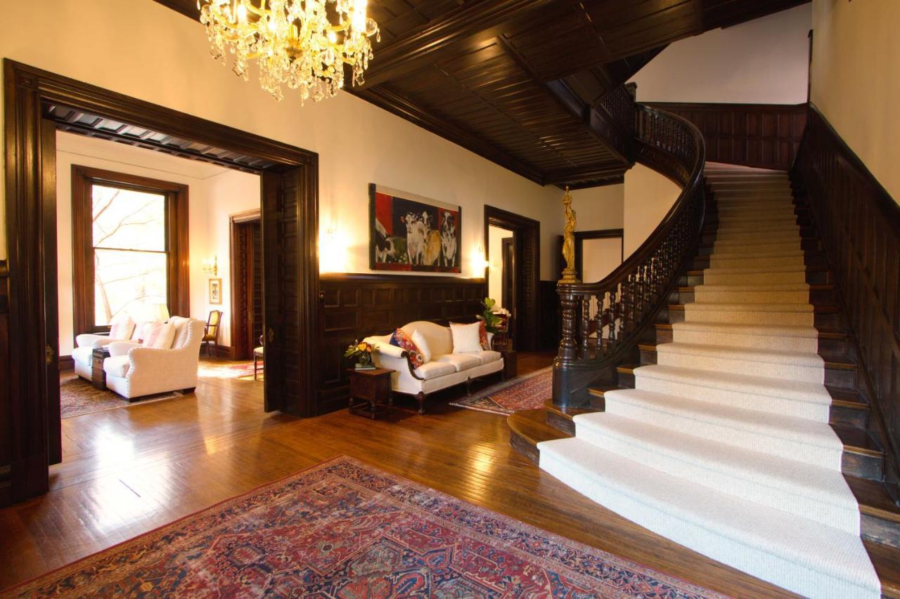 Louisville Bourbon Inn Bagian luar foto