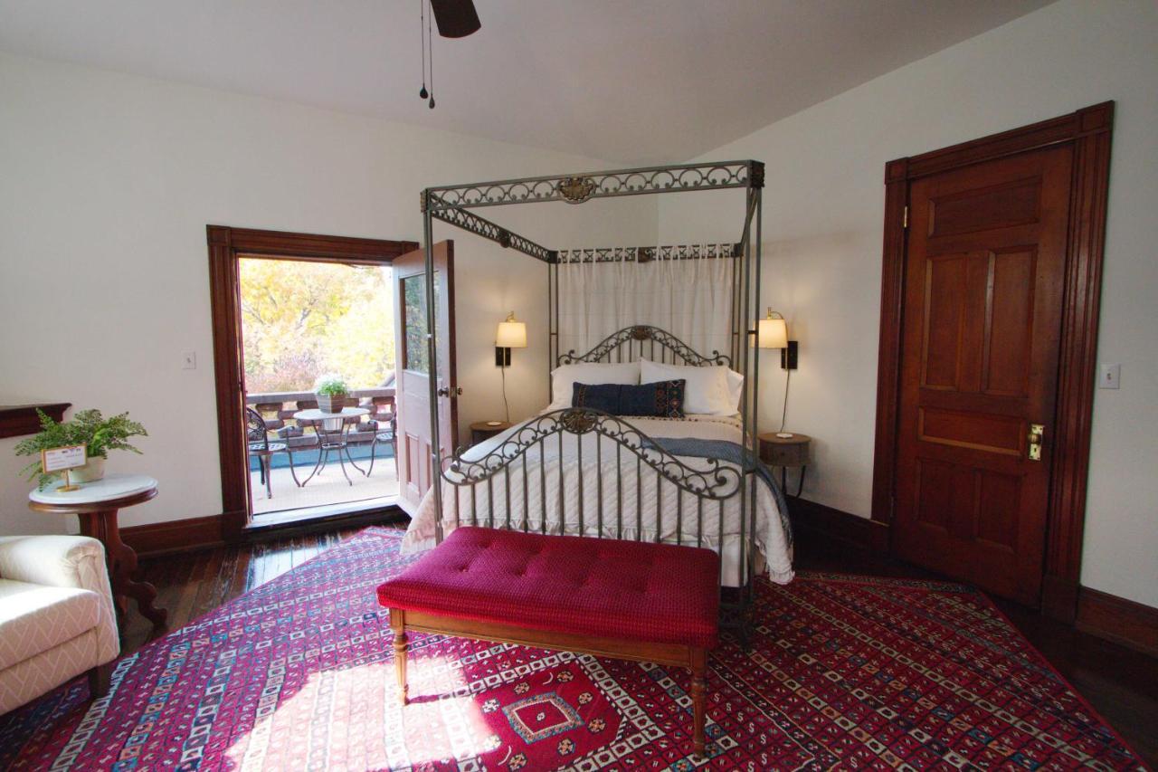 Louisville Bourbon Inn Bagian luar foto