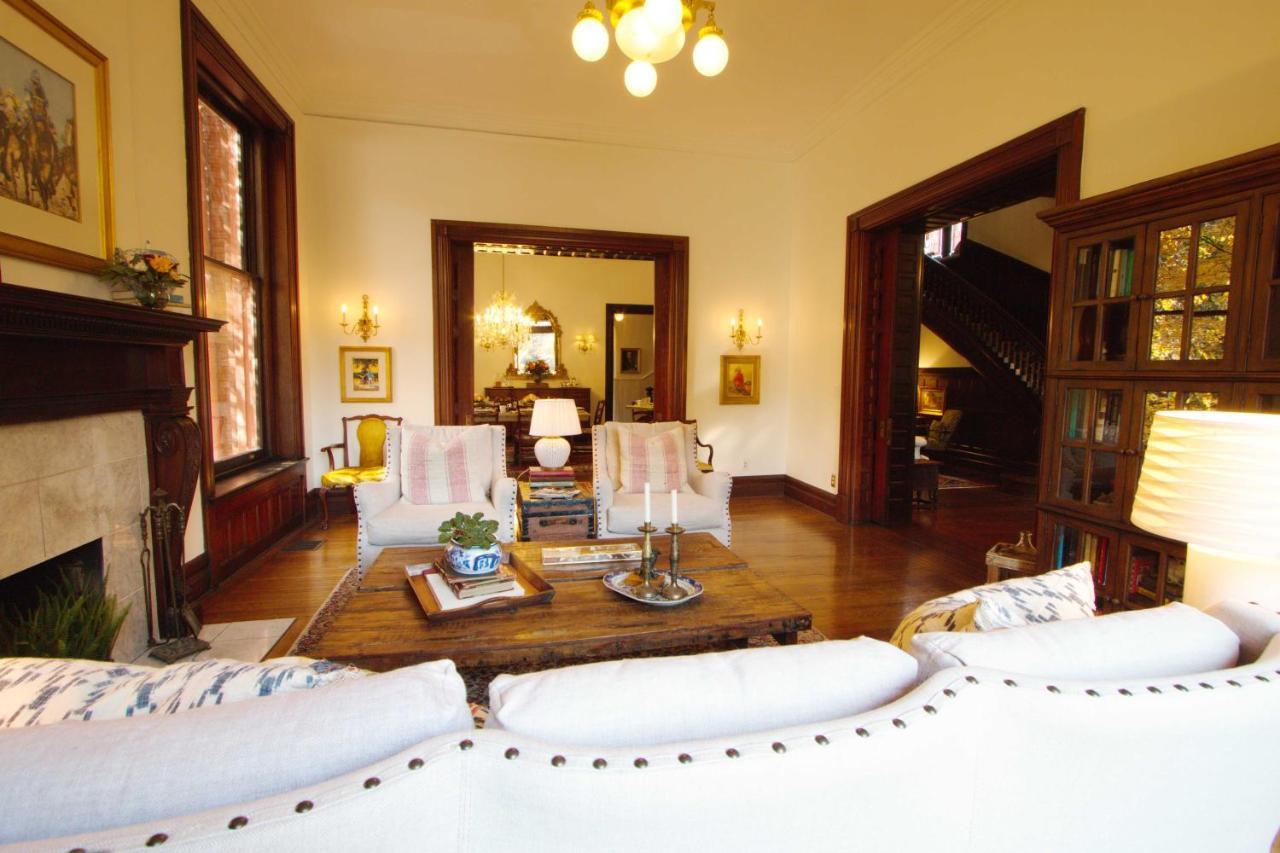 Louisville Bourbon Inn Bagian luar foto