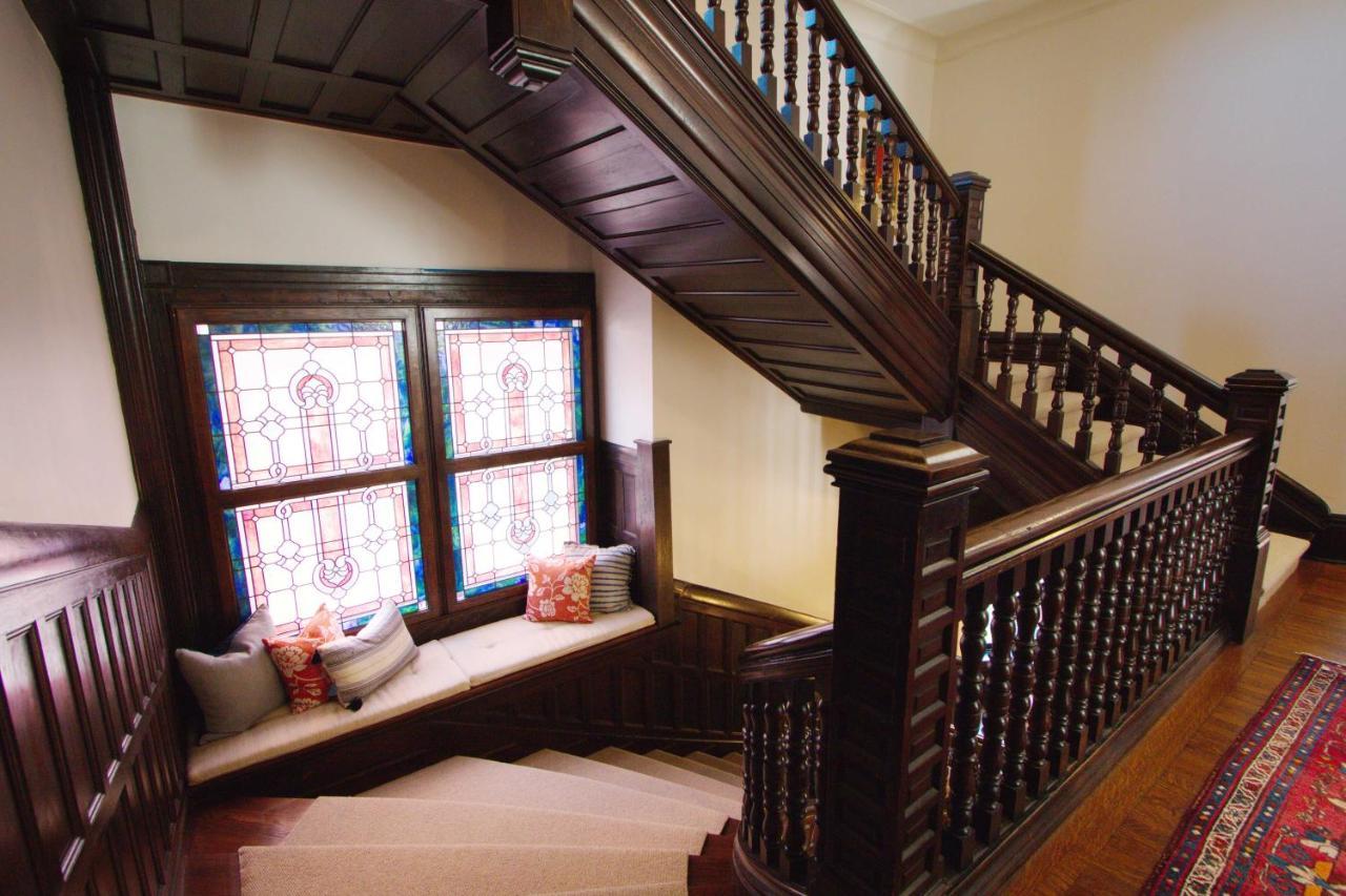 Louisville Bourbon Inn Bagian luar foto
