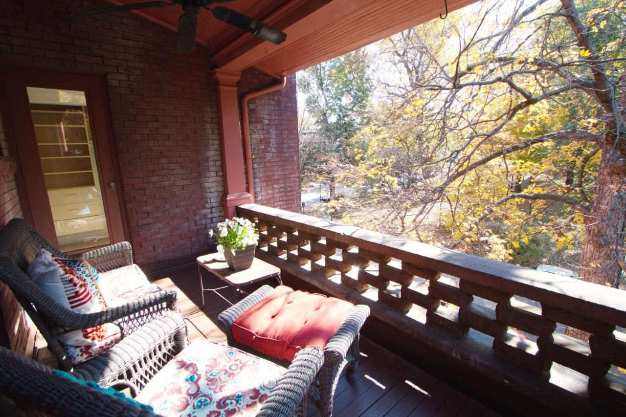Louisville Bourbon Inn Bagian luar foto