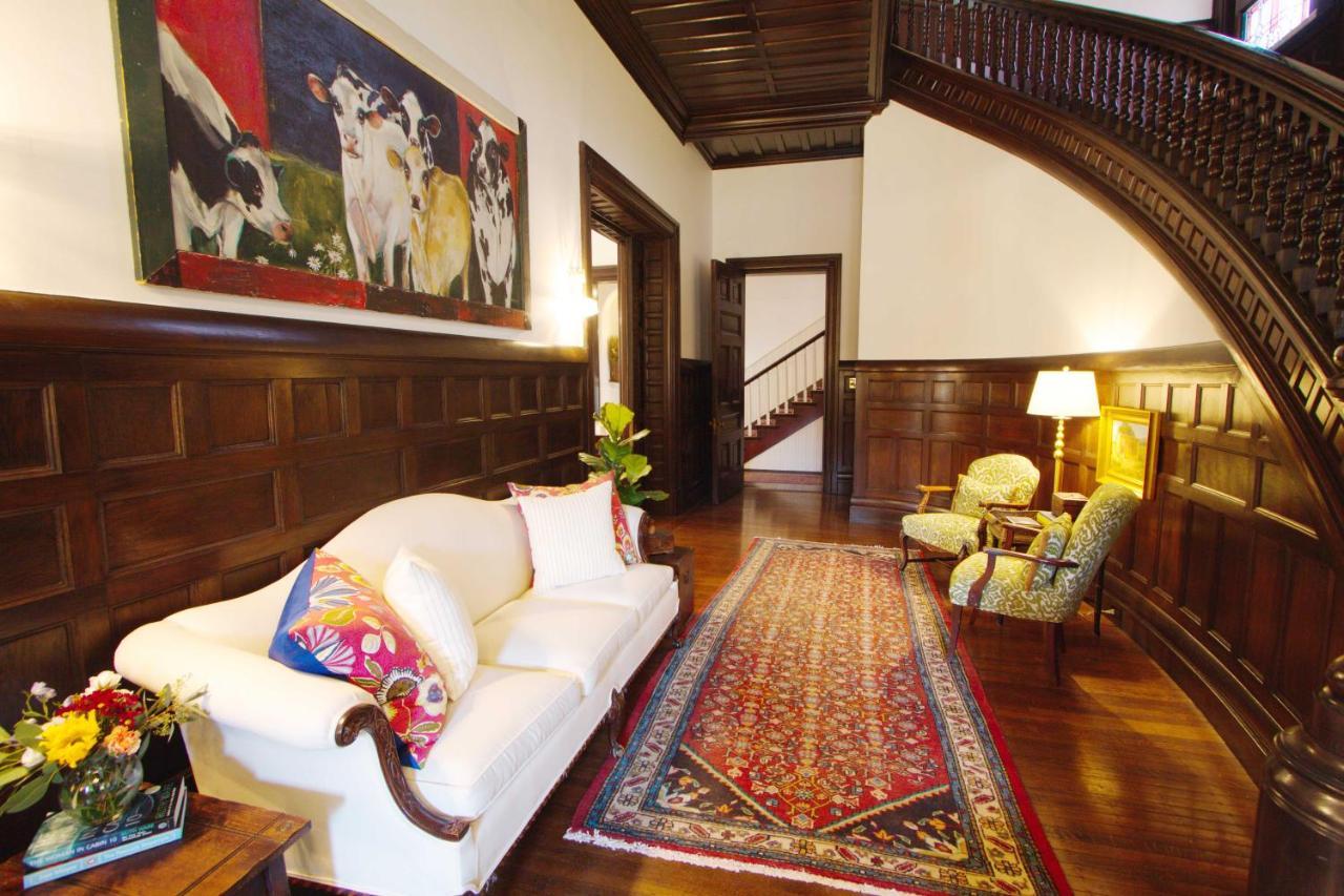 Louisville Bourbon Inn Bagian luar foto