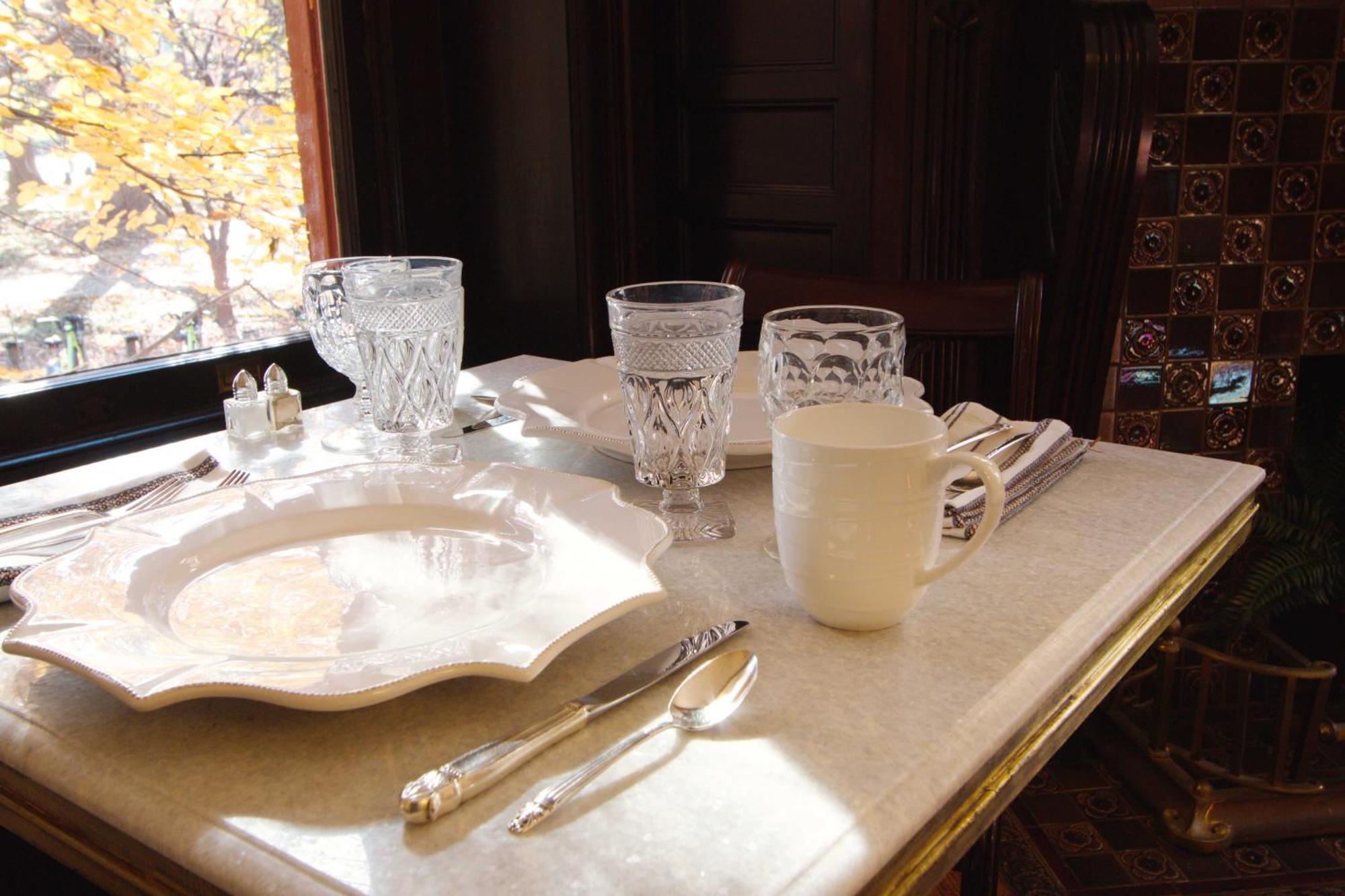 Louisville Bourbon Inn Bagian luar foto