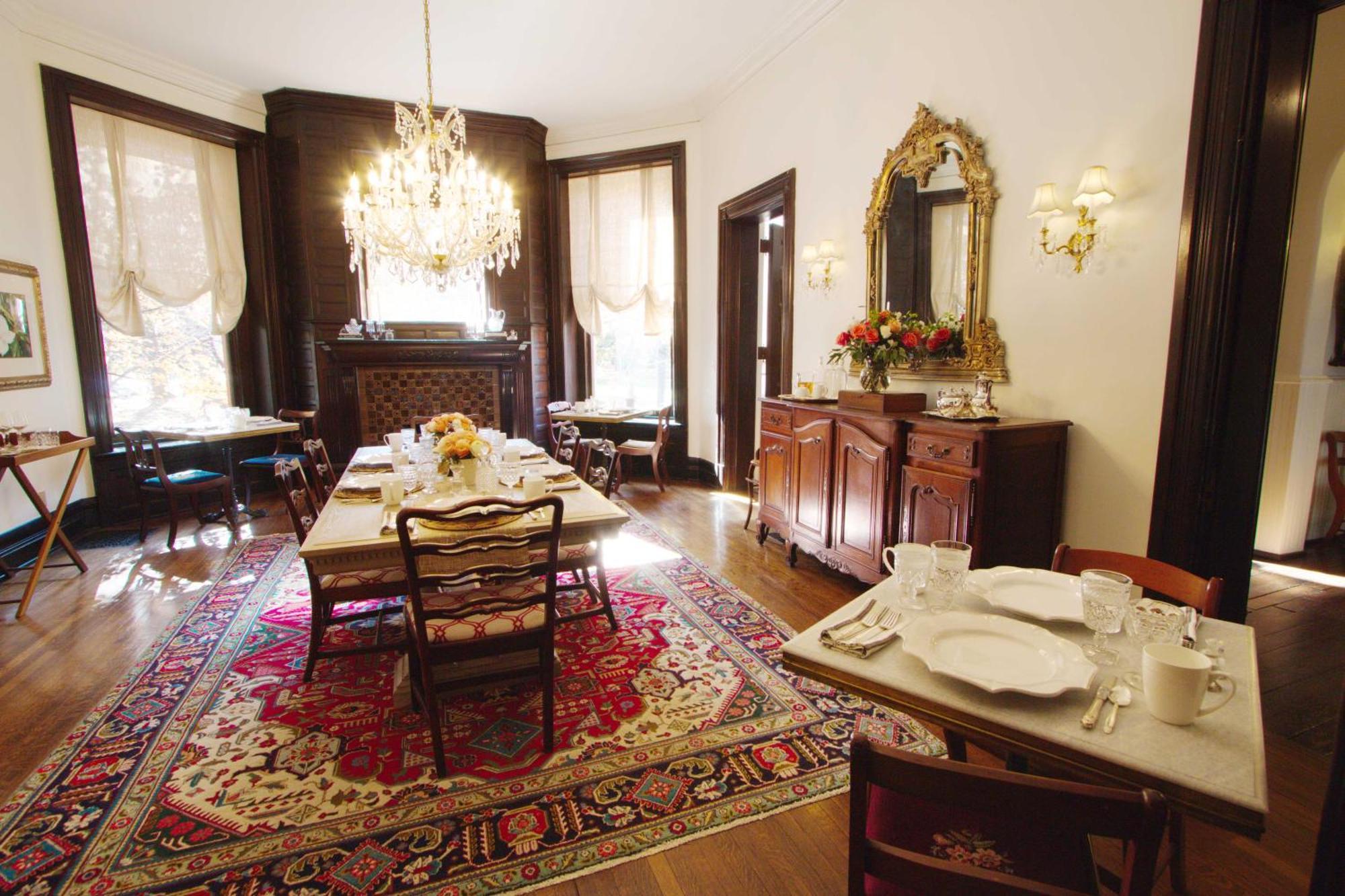Louisville Bourbon Inn Bagian luar foto